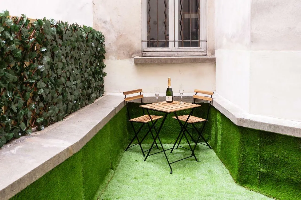 Louvre Luxury & Apartman
